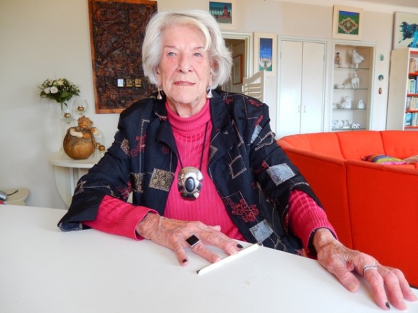 Onthulling ANWBbordje op huis Miep Diekmann